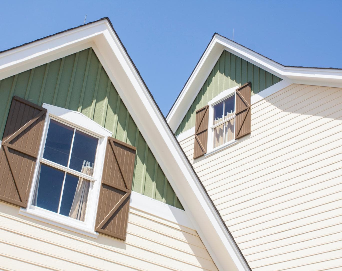 Repairing wind-damaged siding in Columbus, NE